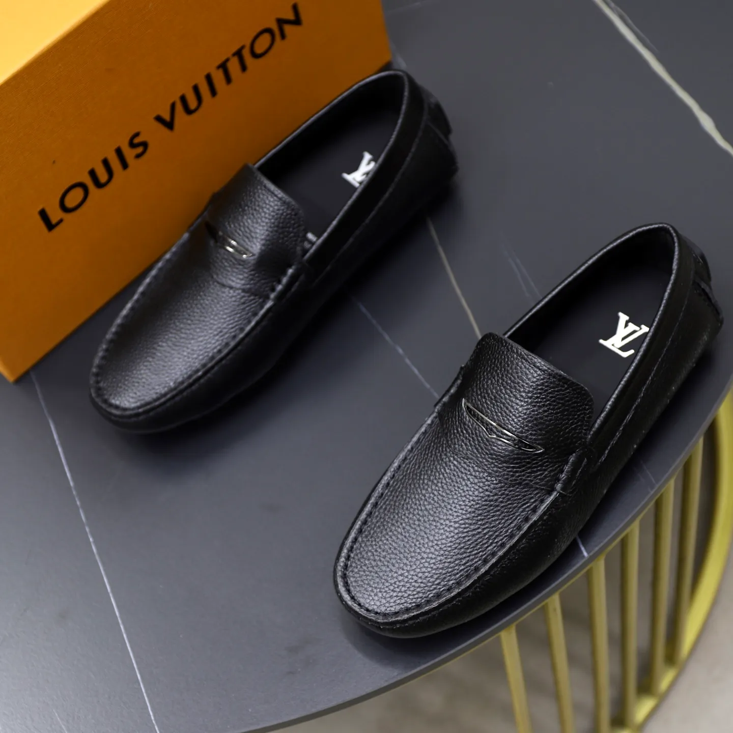 Ex-factory price: 480💰【LV】Louis Vuitton ⚠️High-end men’s driving and pedal series ⚠️38-44 (customized for 45) ⚠️All original cowhide leather! Thick and soft! Made entirely of calfskin lining! Rubber sheet anti-slip beanie sole! Three-dimensional package technology! Fashionable and classic! Handicrafts! Original high quality! Feel free to compare!